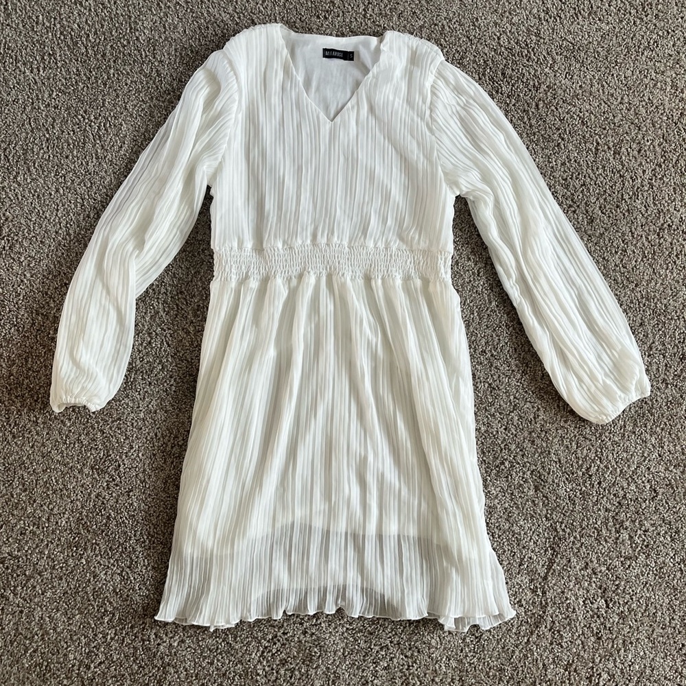 Mikarose White Pleated knee length dress size small